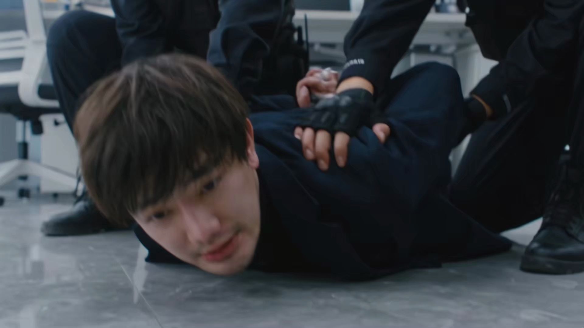 乐府怒斥没底线的维阿信：报假警说我要炸了维阿大楼，害我半夜被三个警哥上门问话！